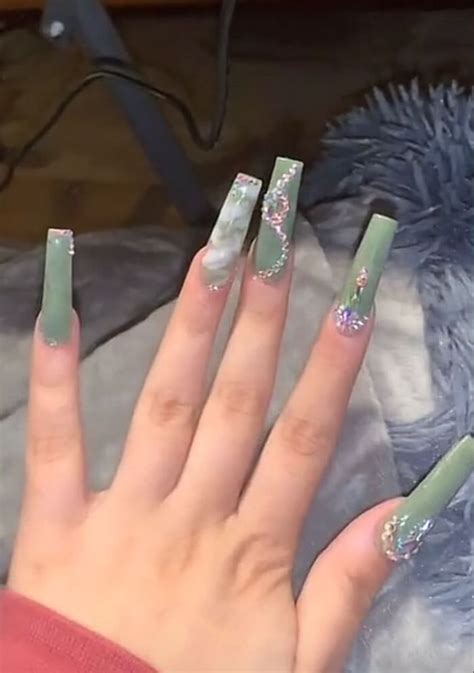 30 Perfect Sage Green Nail Ideas To Freshen Up Your Mani Green