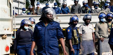 Zimbabwe Authorities Must End Massive Crackdown On Dissent Before Sadc