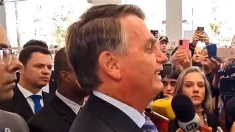 V Deo Bolsonaro Evita Falar Se Vai Entregar Faixa Presidencial