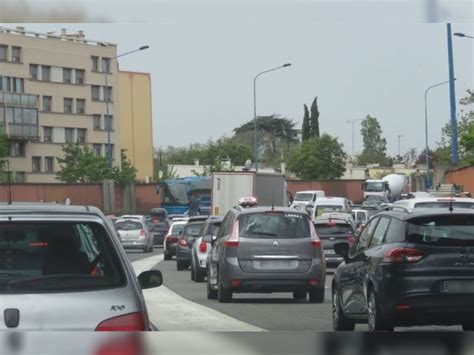 Toulouse Accident Entre Un Poids Lourd Et Un V Hicule Sur Le