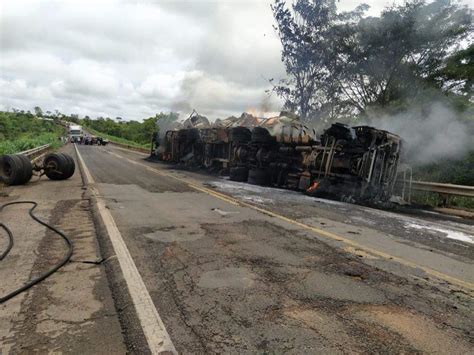 Motorista Morre Carbonizado Em Acidente Caminh O Na Br