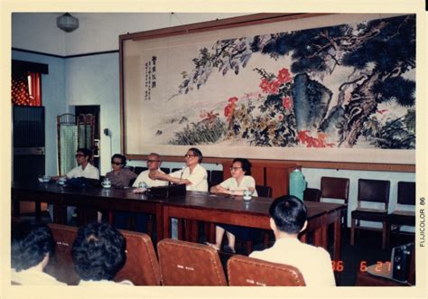 1986年6月27日，胡寄南开会时在主席台上