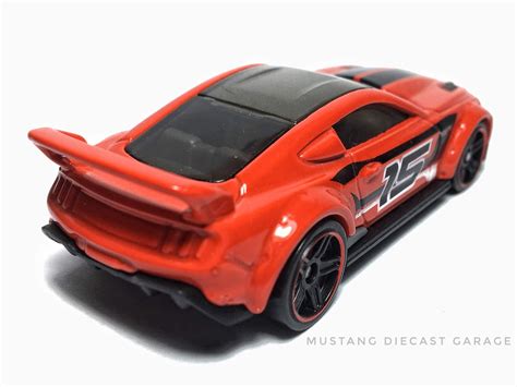 Hot Wheels Custom 15 Ford Mustang Series 2015 HW Race สแดง 1 64
