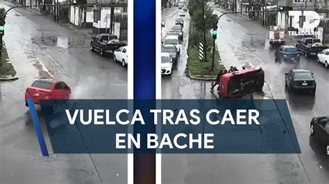 Auto Vuelca Tras Caer En Enorme Bache En Lomas Del Valle Puebla YouTube