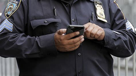 Police Need Warrant To Search Cell Phones Insist Privacy Campaigners