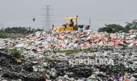 Tps Liar Di Bantaran Kali Cbl Cikarang Bekasi Laut Tambun Republika