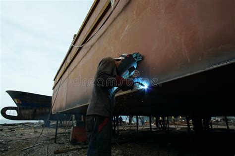 Welder Working In A Shipbuilding Yard Stock Image Image Of Laborer