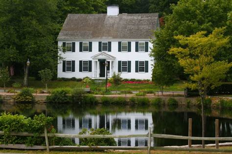 The 8 Types of Colonial Houses Explained (Plus 18 Photo Examples in ...