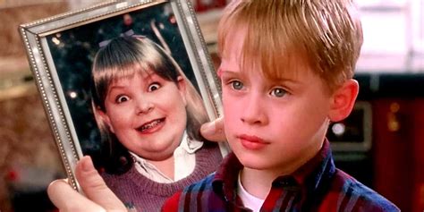 Download Young Kevin Mccallister Defending His Home In Home Alone