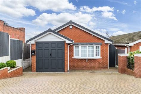 Hawes Lane Rowley Regis West Midlands B65 2 Bedroom Bungalow For