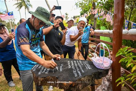 Pesta Maing Ujang Tarik Pelancong Musim Tengkujuh TRDI News