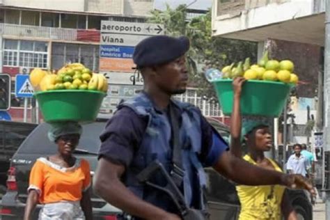 Polícia dispersa zungueiras que protestavam em Luanda contra