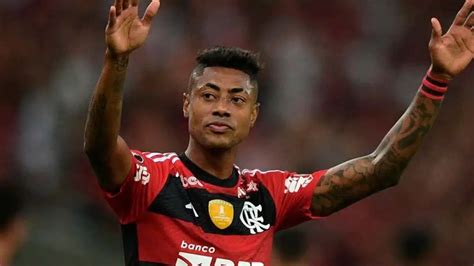 Craque Do Flamengo Se Distancia Do Gr Mio Para Fechar O Palmeiras