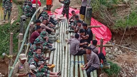 Tni Polri Dan Pemda Mamasa Bangun Jembatan Darurat Di Nosu Pasca