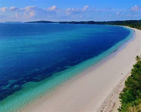 Profil Desa Wisata Ngilngof Di Maluku Yang Punya Pantai Dengan Pasir