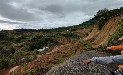 Alud De Tierra Incomunica A 300 Familias En Cauca Colombia