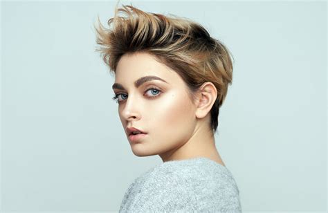 7 Slick Back Hair Styles for Women for 2021 | Get the looks here | All ...