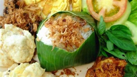 Tempat Sarapan Nasi Uduk Enak Di Surabaya Banyak Pilihan Lauk Dan