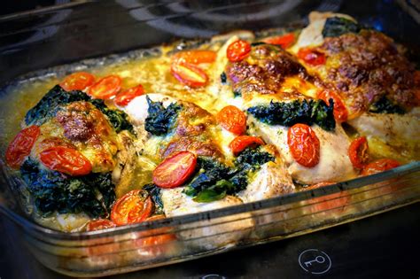 Fit Fast Kitchen Pieczona pierś z kurczaka ze szpinakiem i mozzarellą