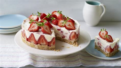 Strawberry mascarpone tart recipe - BBC Food