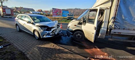 Czo Owe Zderzenie W Je Owie Sudeckim Jedna Osoba W Szpitalu Lw Wecki