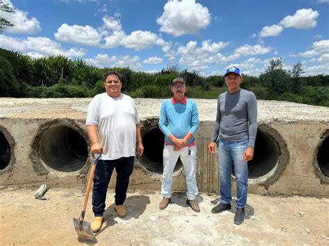 Em Cara Bas Prefeito Silvano Dudu Visita Obra De Passagem Molhada Na