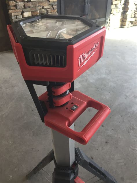 Milwaukee 2130 20 M18 Cordless Trueview Led Stand Flood Light Shelly