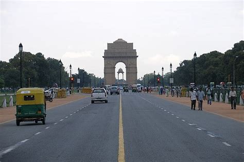 India Gate Famous in Delhi - E India Tourism