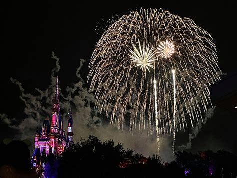 Fireworks Cruises Return to Walt Disney World - MickeyBlog.com