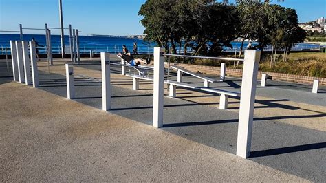 Bondi Park Outdoor Gym Bondi Beach Robinhood The Free Open Air Gym