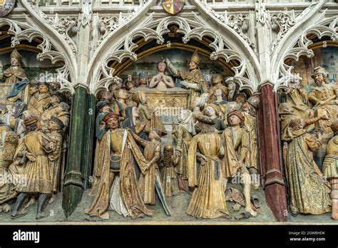 Sculptures En Bois Notre Dame Banque D Image Et Photos Alamy