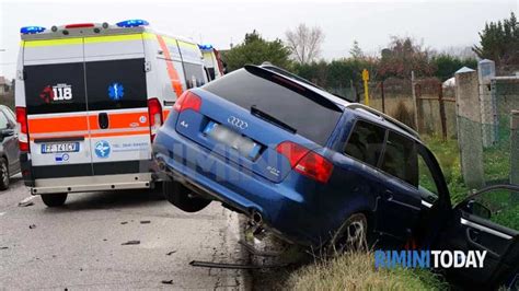 Frontale In Via Montescudo