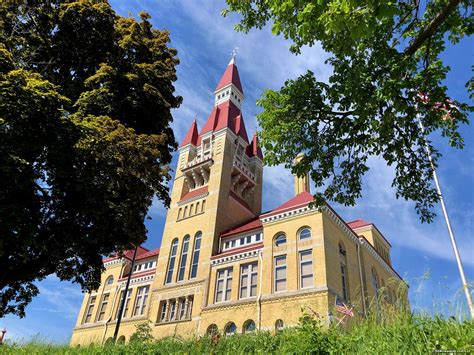 Urban spelunking: Washington County courthouse & jail