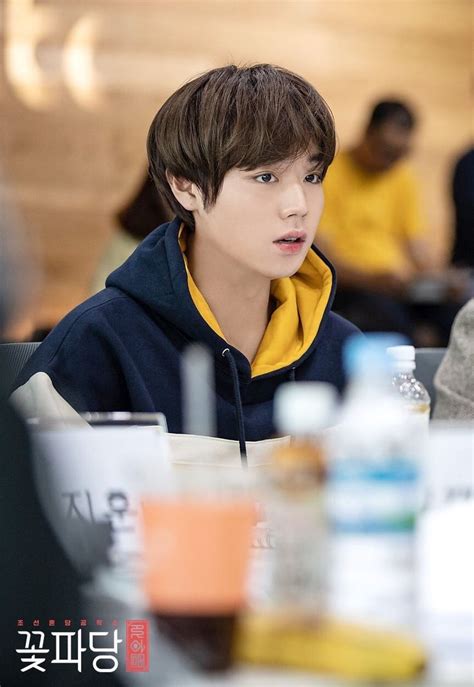 Park Jihoon Pics On Twitter Flower Crew Script Reading Rise Actor