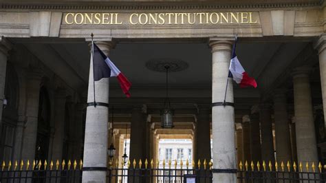 Budget 2024 Le Conseil Constitutionnel Français Censure Les Avantages