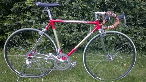 Handgemaakte Italiaanse Fiets Met Cinelli Lugs Vintagefiets