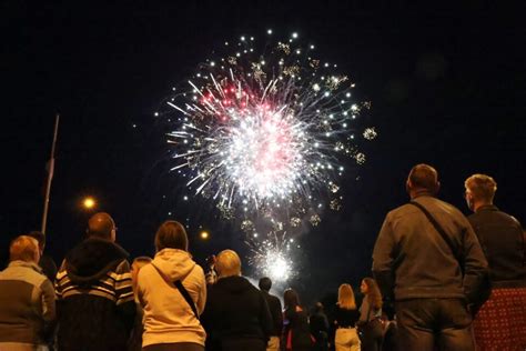 O Voir Des Feux D Artifice Le Ao T Dans La Baie De Saint Brieuc