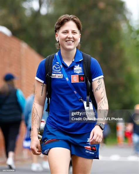 Tess Craven Of The Kangaroos Arrives Before The 2023 Aflw Grand Final