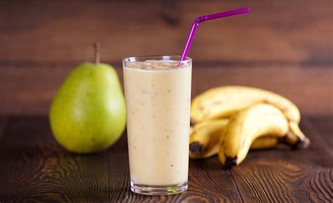 This Banana Pear Smoothie Makes A Powerful Digestive Aid