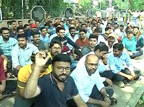 Maharashtra Mpsc Student Protest In Pune Balgandharwa Chowk Pune Mpsc