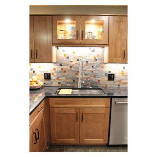 Waypoint Maple Spice Kitchen Cabinets W Fire Ice Brick Mosaic