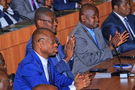 Assemblée nationale des députés honorent le ministre du Budget et du