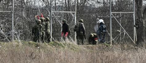 L armée turque incite des migrants à franchir la frontière grecque