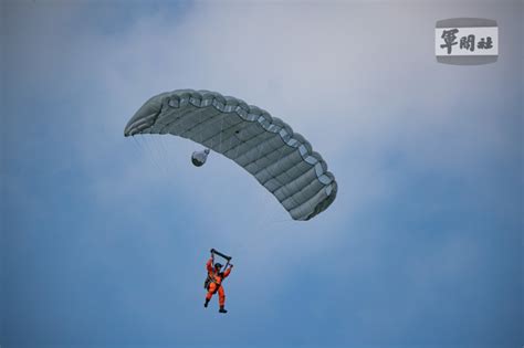 高空跳傘訓練曝光 任務是戰時做這件事 政治 中時新聞網