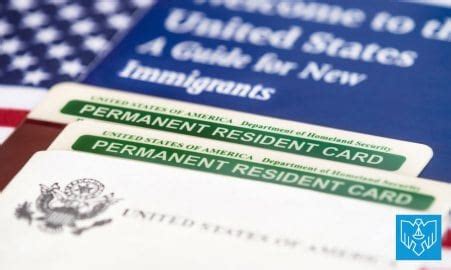 Difference Between A Green Card And Citizenship Nu Ez Associates