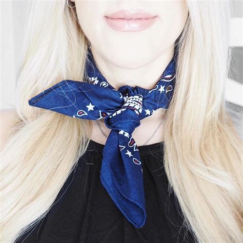 Le foulard bandana accessoire indispensable du printemps été 2016 à