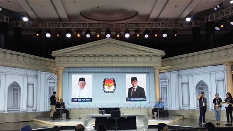 Rumah Aspirasi Rakyat Gelar Nobar Debat Pilpres Pakai Peci Dan