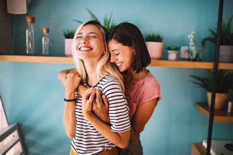 168 600 Fotos Bilder Und Lizenzfreie Bilder Zu Lesbians Istock