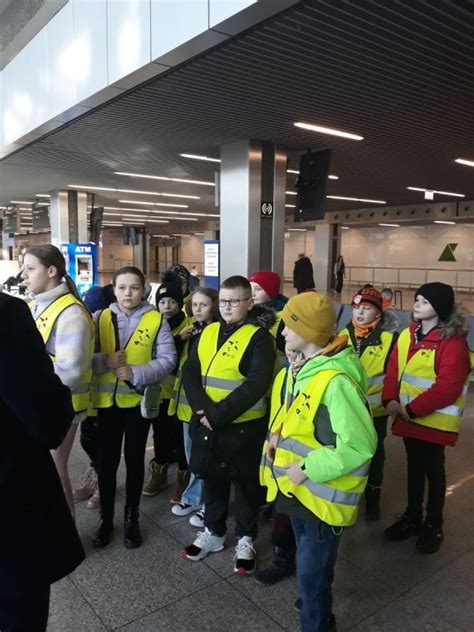 Wycieczka Do Portu Lotniczego W Krakowie Balicach Publiczna Szko A