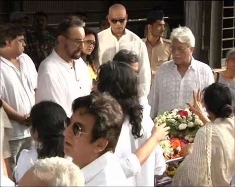 Bollywood celebs attend Vinod Khanna's funeral | News | Zee News